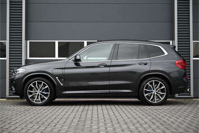 BMW X3 xDrive30e M-SPORT / PANO / HARMAN KARDON / LEDER / MEMORY / HUD / PARFUM / TREKHAAK / DEALERONDERHOUDEN