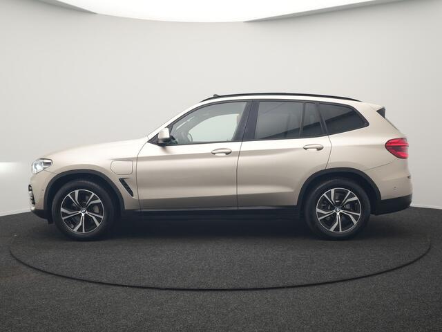 BMW X3 xDrive30e High Executive Plug In Hybrid 293pk PHEV | Panodak | Head Up | Camera | Lederen Sportstoelen & Stuur Verwarmd | Sfeerverlichting | Adaptive LED | Hifi Audio | Blis | Keyless | Navigatie | DAB |