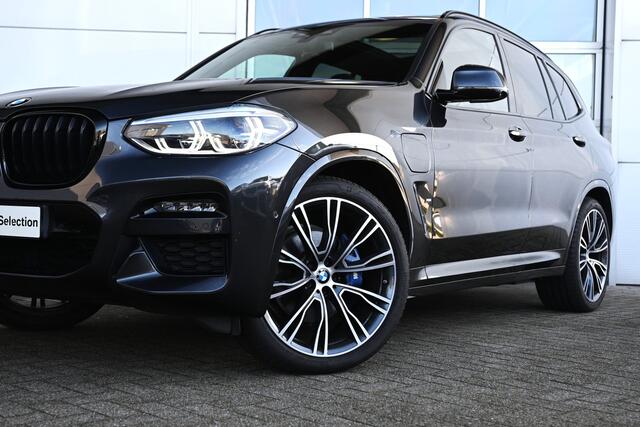 BMW X3 xDrive30e High Executive M Sport Automaat / Trekhaak / Panoramadak / Sportstoelen / Comfort Access / Head-Up / Adaptieve LED / Parking Assistant Plus