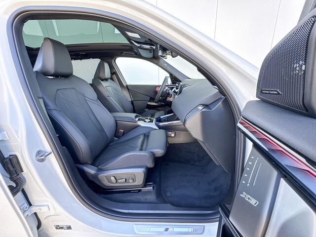 BMW X3 30e xDrive M-Sport / Trekhaak / Glazen dak / Driving Assistant Plus / 22 inch / Stoelventilatie / Harman Kardon Audio / Head Up Display