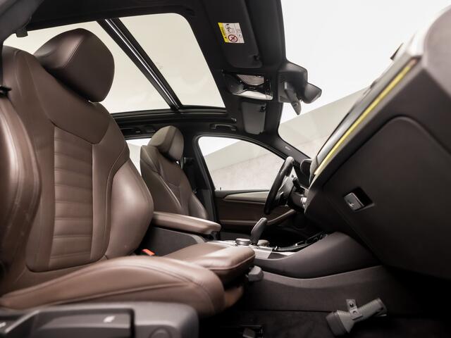BMW X3 xDrive20i M Sport High Executive (PANORAMADAK, M PAKKET, GROOT NAVI, BRUIN LEDER, STOELVERWARMING, SPORTSTOELEN, CAMERA, ELEK ACHTERKLEP, SFEERVERLICHTING, NIEUWSTAAT)