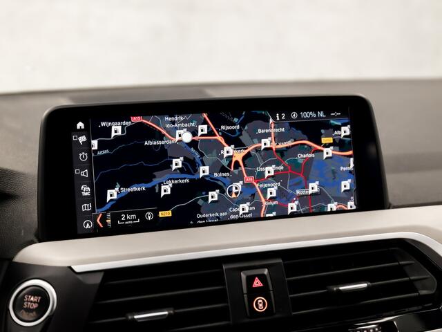 BMW X3 xDrive20i M Sport High Executive (PANORAMADAK, M PAKKET, GROOT NAVI, BRUIN LEDER, STOELVERWARMING, SPORTSTOELEN, CAMERA, ELEK ACHTERKLEP, SFEERVERLICHTING, NIEUWSTAAT)