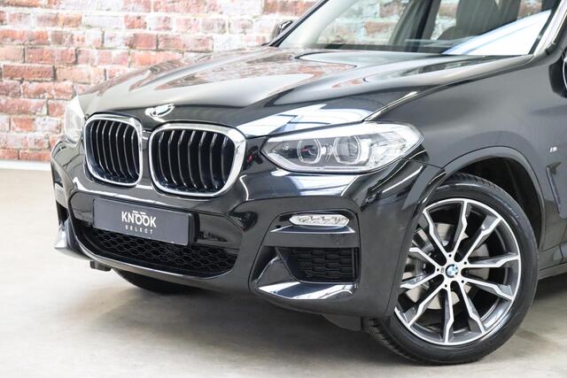 BMW X3 xDrive20i High Executive M Sport Pakket Automaat / Panoramadak / Trekhaak / Leder / Driving Assistant / Navigatie Professional / Head-Up Display / Stoelverwarming / Chrome Line / Hifi / Active Protection / Uitgebreide LED-koplampen / 20 Inch / Multifuncti