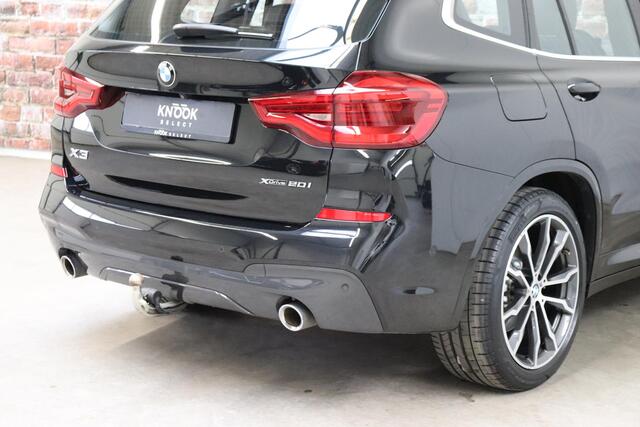 BMW X3 xDrive20i High Executive M Sport Pakket Automaat / Panoramadak / Trekhaak / Leder / Driving Assistant / Navigatie Professional / Head-Up Display / Stoelverwarming / Chrome Line / Hifi / Active Protection / Uitgebreide LED-koplampen / 20 Inch / Multifuncti
