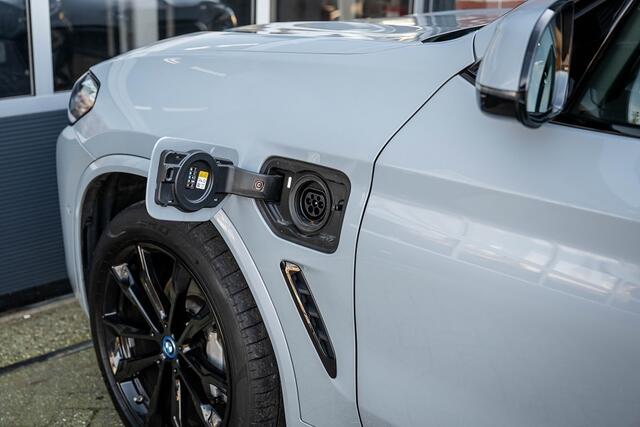 BMW X3 30e xDrive M Sport | Shadow | HIFI | Camera | Trekhaak | 20 Inch |