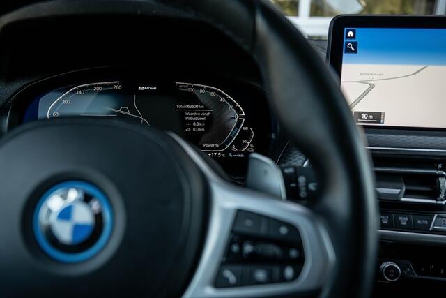 BMW X3 30e xDrive M Sport | Shadow | HIFI | Camera | Trekhaak | 20 Inch |