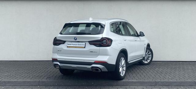 BMW X3 xDrive30e High Executive Laserlight | Sportstoelen | Head Up | Panoramadak