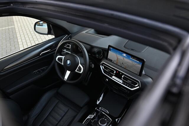 BMW X3 xDrive30e M Sport Automaat / Panoramadak / Sportstoelen / Comfort Access / Head-Up / HiFi / LED / 20" LMV / Parking Assistant Professional