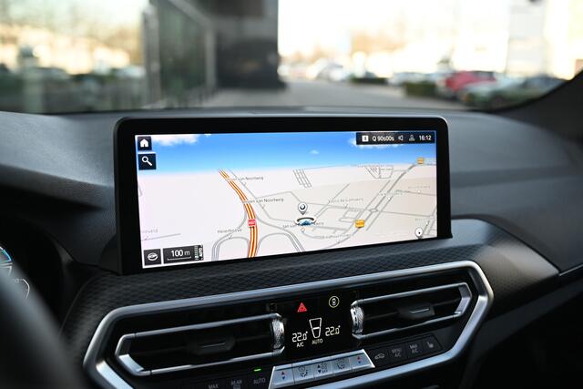 BMW X3 xDrive30e M Sport Automaat / Panoramadak / Sportstoelen / Comfort Access / Head-Up / HiFi / LED / 20" LMV / Parking Assistant Professional