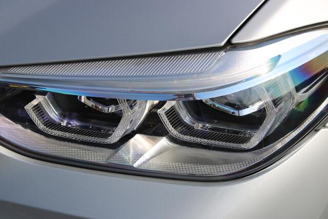 BMW X3 xDrive20i High Executive Automaat / Trekhaak / Adaptieve LED / Achteruitrijcamera / Live Cockpit Professional / Stoelverwarming