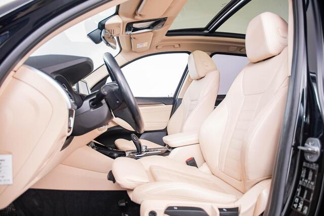 BMW X3 xDrive20i High Executive xLine - Trekhaak - Panoramadak - Comfort Access - Parking/Driving Assistant - Sportstoelen - Elektrisch verwarmde voorstoelen - Head up - Hifi - Navigatiesysteem Business -