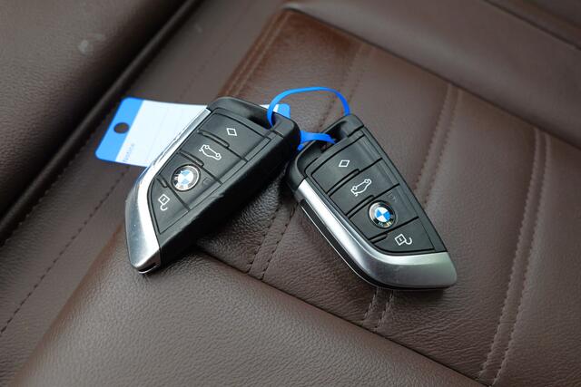 BMW X3 iX3 High Executive 80 kWh | Trekhaak | X3M look | Pano | Leer