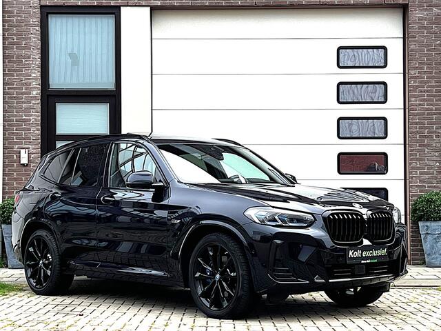 BMW X3 xDrive30e M-Sport All Black Pack Turbo 293 PK / Panodak / Head Up / Apple CarPlay / Laser Led / Leder M-Sport Int M Blauw Stiksels / Navi / 20" M-Sport Velg / NW Prijs ¤ 86512,- / 1e Eigenaar!