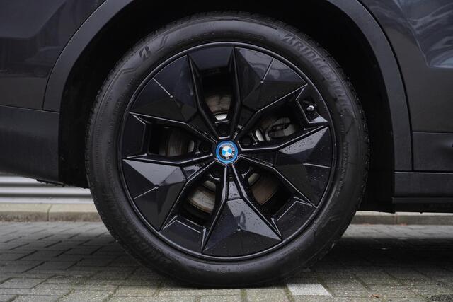 BMW X3 iX3 High Executive | Parking Pack | Trekhaak met elektrisch wegklapbare kogel | BMW Head-Up Display | Harman Kardon Surround Sound Systeem