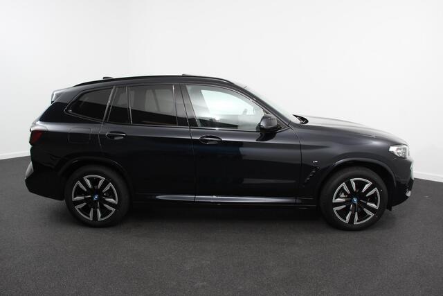BMW X3 iX3 Executive M-Sport 80 kWh Leder Panoramisch Schuif-Kantel dak Camera Elektrisch bedienbare achterklep Climate control