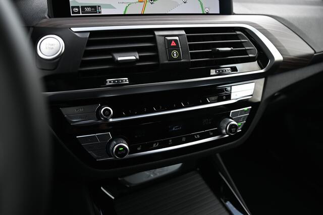 BMW X3 xDrive30e High Executive M Sport Automaat / Sportstoelen / Comfort Access / Achteruitrijcamera / Head-Up / Adaptieve LED / Harman Kardon