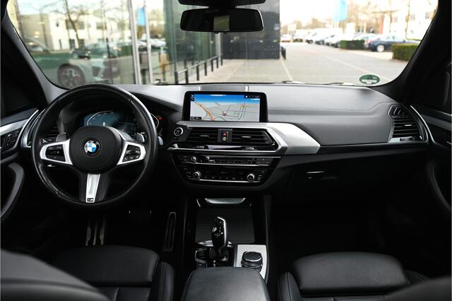 BMW X3 xDrive30i High Executive Automaat / Panoramadak / Trekhaak / Sportstoelen / Adaptieve LED / Head-Up / Comfort Access / Achteruitrijcamera