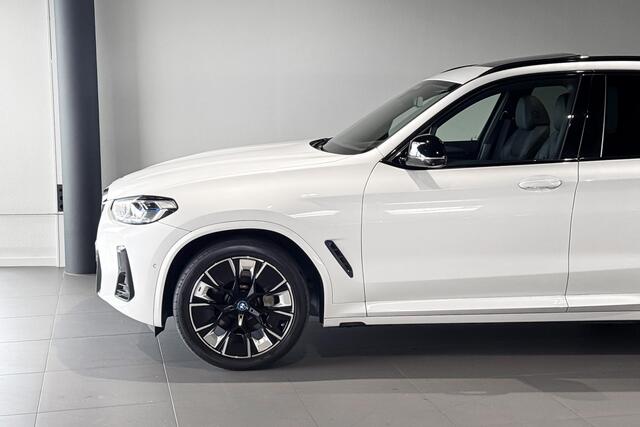 BMW X3 iX3 High Executive 80 kWh | Glazen Panoramadak | Harman Kardon | Comfort Access | Stoelverwarming | Trekhaak |