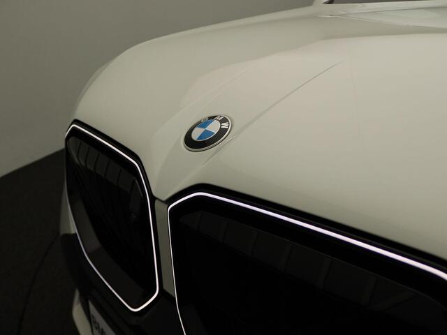 BMW X3 30e xDrive M Sportpakket Pro | Professional Pack | Premium Pack | Trekhaak | Elektrisch Verstelbare Sportstoelen | Driving Assistant Plus | Harman Kardon | 20'' | Ekris Selection
