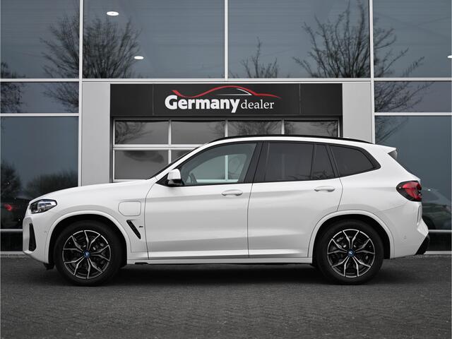 BMW X3 BMW X3 xDrive30e 292PK M-Sport Electr/Tr.Haak Keyless Sfeerverl Camera 19-Inch Black&White!