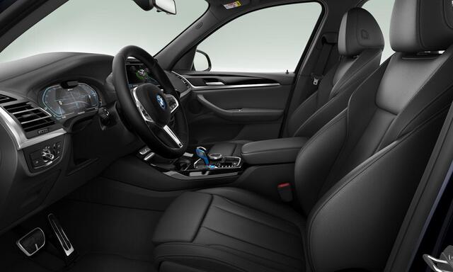 BMW X3 iX3 Executive 80 kWh Driving Assistant Professional - Comfort Access - Elektrisch verwarmde voorstoelen - Sportstoelen - Parking Pack - Automatisch dimmende binnenspiegel - Adaptief onderstel -
