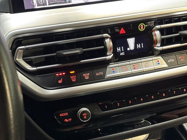 BMW X3 xDrive30e Sport 293Pk Automaat (APPLE CARPLAY, GROOT NAVI, MEMORY SEATS, LASER KOPLAMPEN, BRUIN LEDER, STOELVERWARMING, SFEERVERLICHTING, ZWART HEMEL, ELEK ACHTERKLEP, NIEUWSTAAT)