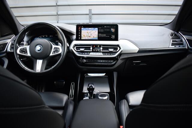 BMW X3 xDrive30e M Sport Shadow | Pano | ACC | Elek. Trekhaak | Camera | Live Cockpit Pro | 20'' Wielen |
