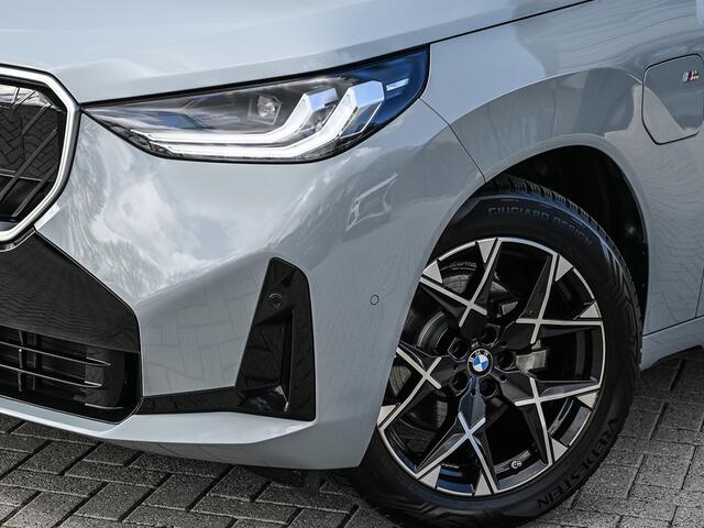 BMW X3 30e xDrive M Sport | Iconic glow grill | 360 Camera | Active cruise | Comfort access | Trekhaak | Ambiance interieur