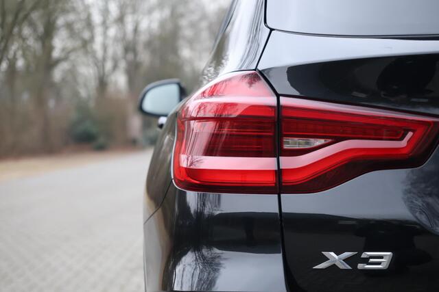 BMW X3 xDrive20i X-Line | 20" | HUD | Trekhaak | Keyless | LED | Hifi | Alarm kl.3 | Sportstoelen | Stoelverwarming | Live Cockpit Pro | Etc.