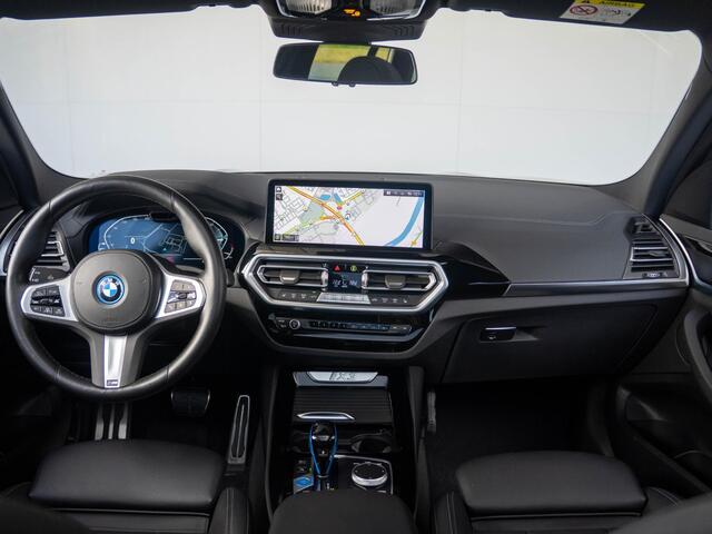BMW X3 iX3 | Executive | Parking Pack | Achteruitrijcamera | Stoelverwarming | Driving Assistant Professional | 19''