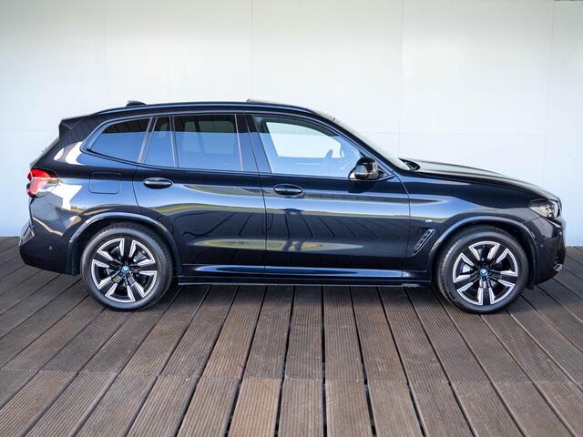 BMW X3 iX3 | Executive | Parking Pack | Achteruitrijcamera | Stoelverwarming | Driving Assistant Professional | 19''