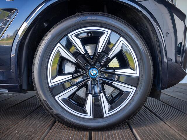 BMW X3 iX3 | Executive | Parking Pack | Achteruitrijcamera | Stoelverwarming | Driving Assistant Professional | 19''