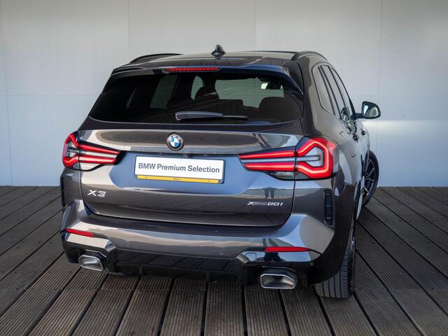 BMW X3 xDrive20i | M Sportpakket | Stuurwielrand verwarmd | Achteruitrijcamera | Panoramadak | Stoelverwarming | Head-Up Display | 19''