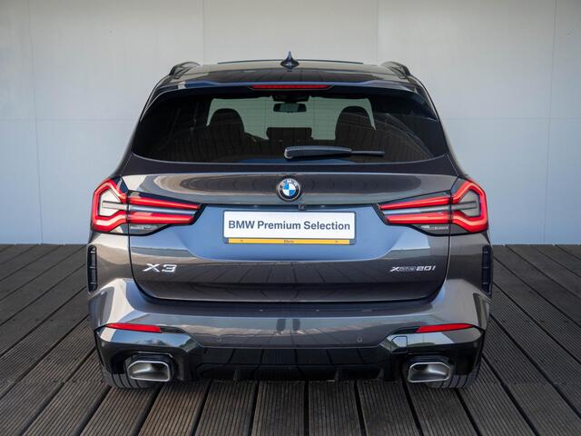 BMW X3 xDrive20i | M Sportpakket | Stuurwielrand verwarmd | Achteruitrijcamera | Panoramadak | Stoelverwarming | Head-Up Display | 19''