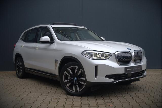 BMW X3 iX3 Executive 80 kWh | Panoramadak | Keyless | Stoelverwarming | Camera | Adaptief Onderstel | Adaptive LED | Elektrische Stoelen | Apple Carplay | Navigatie | Ambiance Verlichting