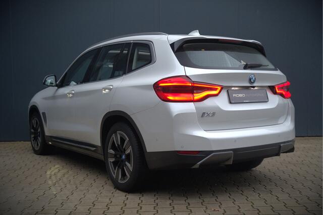BMW X3 iX3 Executive 80 kWh | Panoramadak | Keyless | Stoelverwarming | Camera | Adaptief Onderstel | Adaptive LED | Elektrische Stoelen | Apple Carplay | Navigatie | Ambiance Verlichting