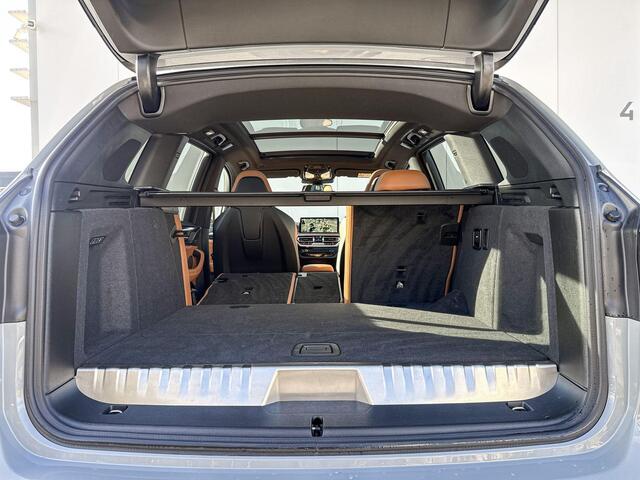 BMW X3 xDrive30e M-Sport / Harman Kardon / Head Up / Glazen Schuifdak / 21 inch / Driving Assistant / M-Stoelen / Stuurwielrand verwarming / Trekhaak