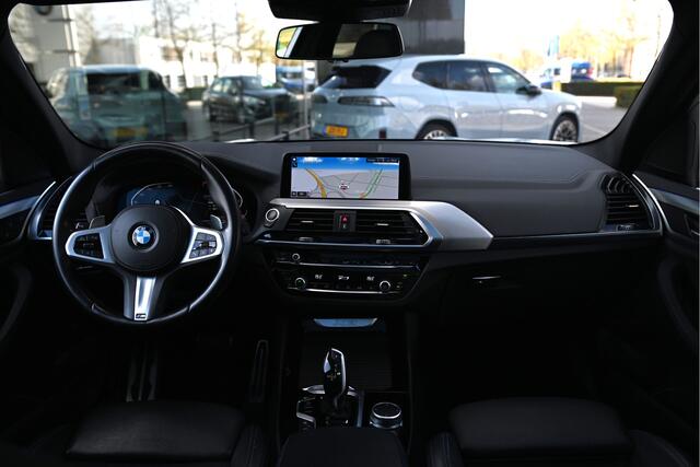 BMW X3 xDrive20i High Executive M Sport Automaat / Trekhaak / Panoramadak / Sportstoelen / Comfort Access / Adaptieve LED / Head-Up / 20"LM-velgen