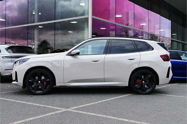 BMW X3 30e xDrive M Sport Automaat / Panoramadak / Trekhaak / Sportstoelen / M Sportonderstel / Stoelventilatie / Comfort Access / Adaptieve LED / Parking Assistant Plus / Harman Kardon