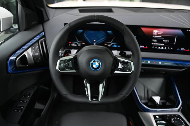 BMW X3 30e xDrive M Sport Automaat / Panoramadak / Trekhaak / Sportstoelen / M Sportonderstel / Stoelventilatie / Comfort Access / Adaptieve LED / Parking Assistant Plus / Harman Kardon