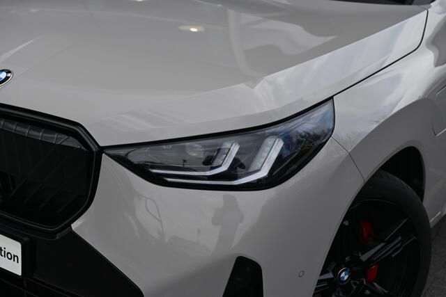 BMW X3 30e xDrive M Sport Automaat / Panoramadak / Trekhaak / Sportstoelen / M Sportonderstel / Stoelventilatie / Comfort Access / Adaptieve LED / Parking Assistant Plus / Harman Kardon