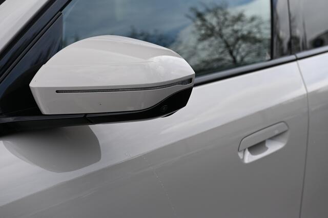 BMW X3 30e xDrive M Sport Automaat / Panoramadak / Trekhaak / Sportstoelen / M Sportonderstel / Stoelventilatie / Comfort Access / Adaptieve LED / Parking Assistant Plus / Harman Kardon