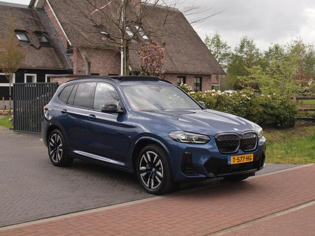 BMW X3 iX3 Executive 80 kWh | Panoramadak | Camera | Sfeerverlichting | Apple Carplay | Cruise Control |