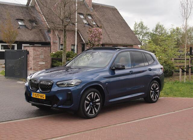 BMW X3 iX3 Executive 80 kWh | Panoramadak | Camera | Sfeerverlichting | Apple Carplay | Cruise Control |
