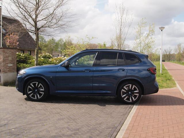 BMW X3 iX3 Executive 80 kWh | Panoramadak | Camera | Sfeerverlichting | Apple Carplay | Cruise Control |