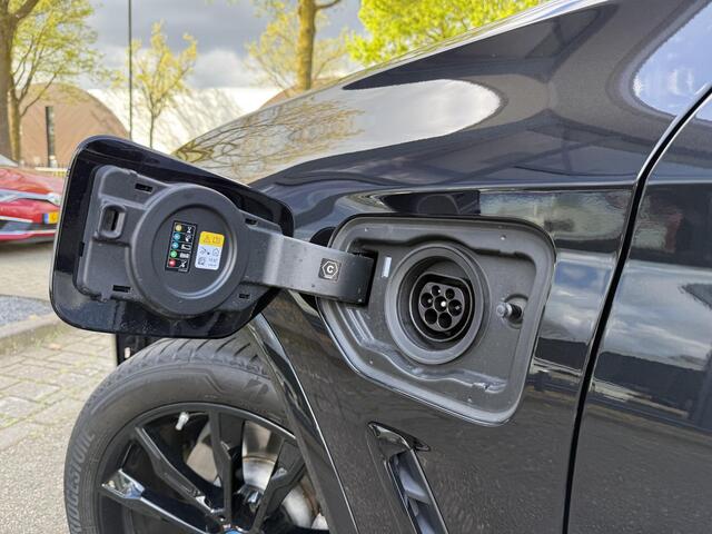 BMW X3 xDrive30e High Executive M-SPORT SHADOW LINE| BTW| HIFI AUDIO| STOELVERWARMING| ELEK. STOELEN| ELEK. ACHTERKLEP| 20 INCH HOOGGLANS ZWARTE VELGEN| CAMERA| FULL LED|