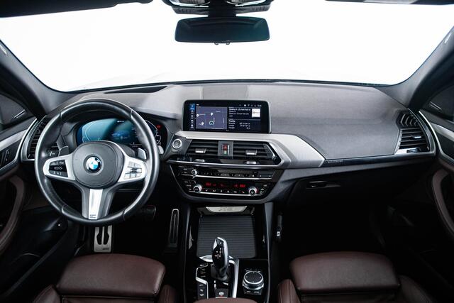 BMW X3 xDrive30e M Sport - Trekhaak - Panoramdak - Park/Driving Assistant - Grootlichtassistent - Elektrisch verwarmde voorstoelen - Getinte ruiten - Head up - Harman kardon -
