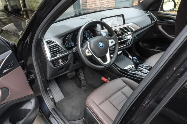 BMW X3 iX3 80 kWh | SOH 99% | Panoramadak | Trekhaak | Leder | Camera