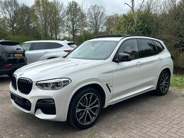 BMW X3 xDrive30e M Sport | Panoramadak | Vol leder | M-pakket | All-Season | Sportstoelen | Stoelverwarming | Camera | Head Up Display |