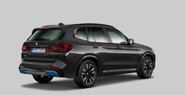 BMW X3 iX3 Executive 80 kWh Sportstoelen - stoelverwarming - Getinte ruiten - Comfort acces - Ambiance verlichting - Driving Assistant Professional - Parking Pack - Active Guard/Protection -